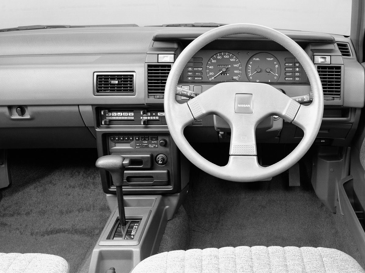 Nissan Pulsar 1986. Dashboard. Mini 5-doors, 3 generation