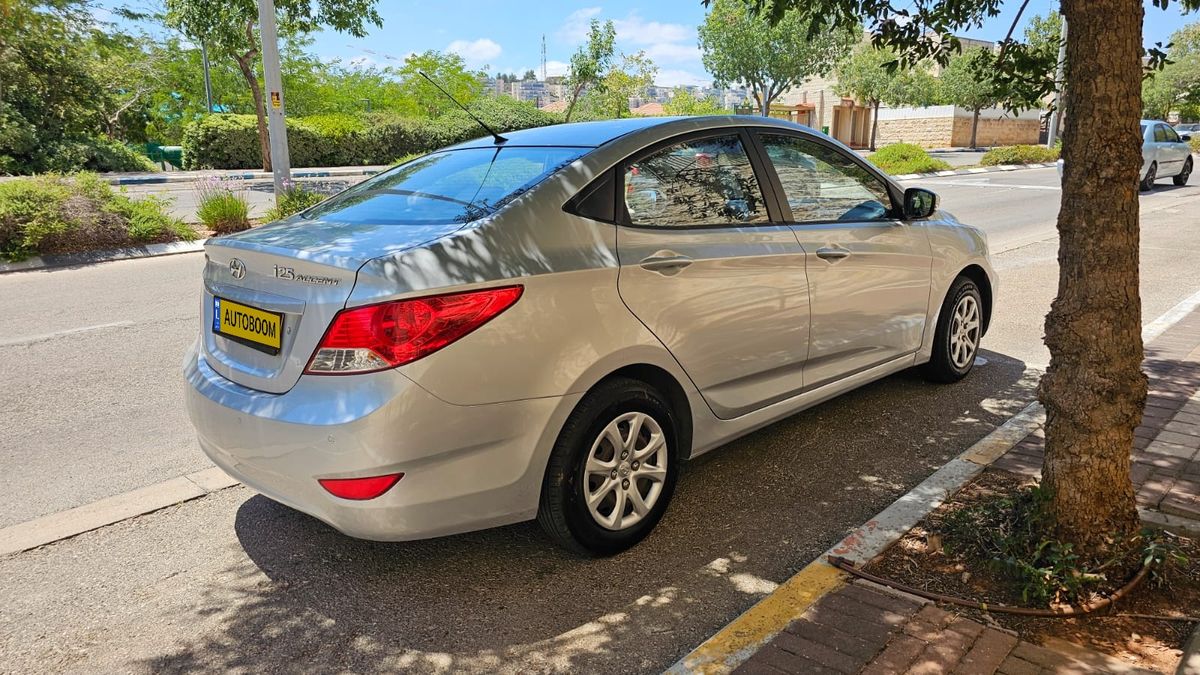 Hyundai i25 с пробегом, 2011, частная рука