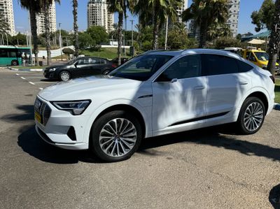אאודי Q8 ספורטבק e-tron יד 2 רכב, 2021, פרטי