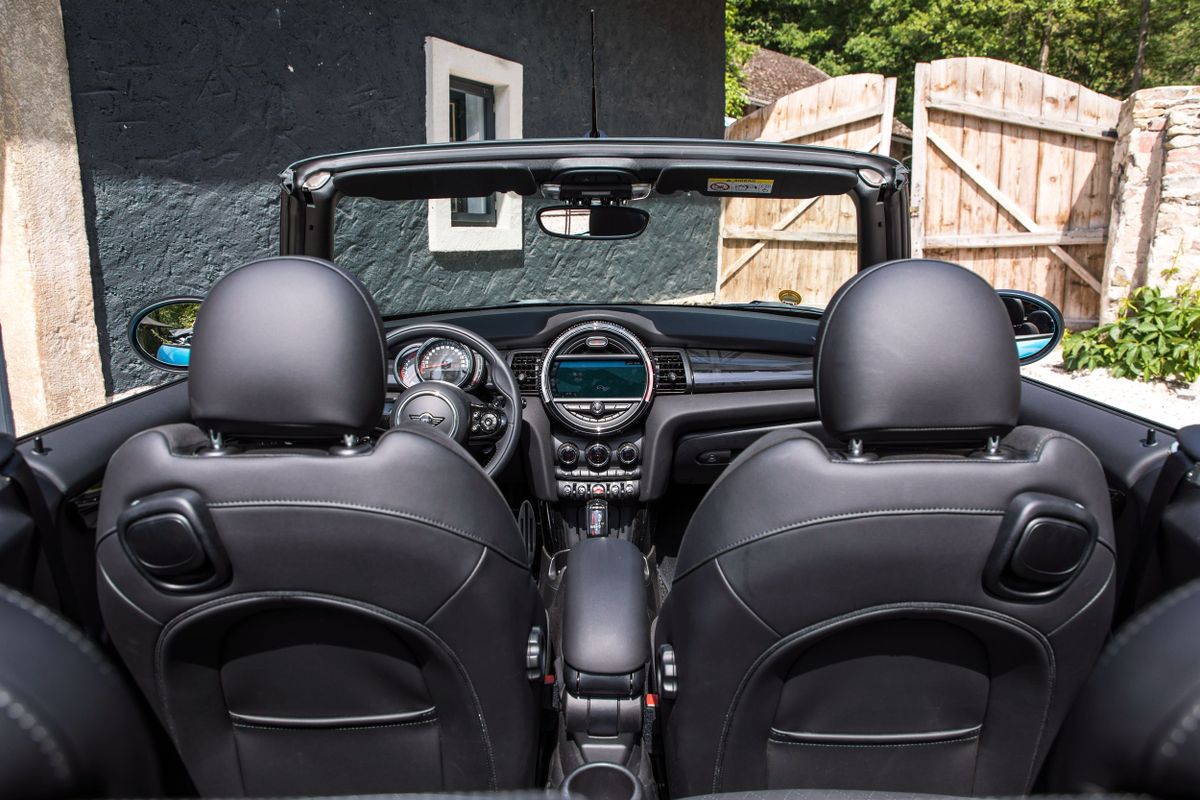 MINI Cabrio 2018. Siéges avants. Cabriolet, 3 génération, restyling