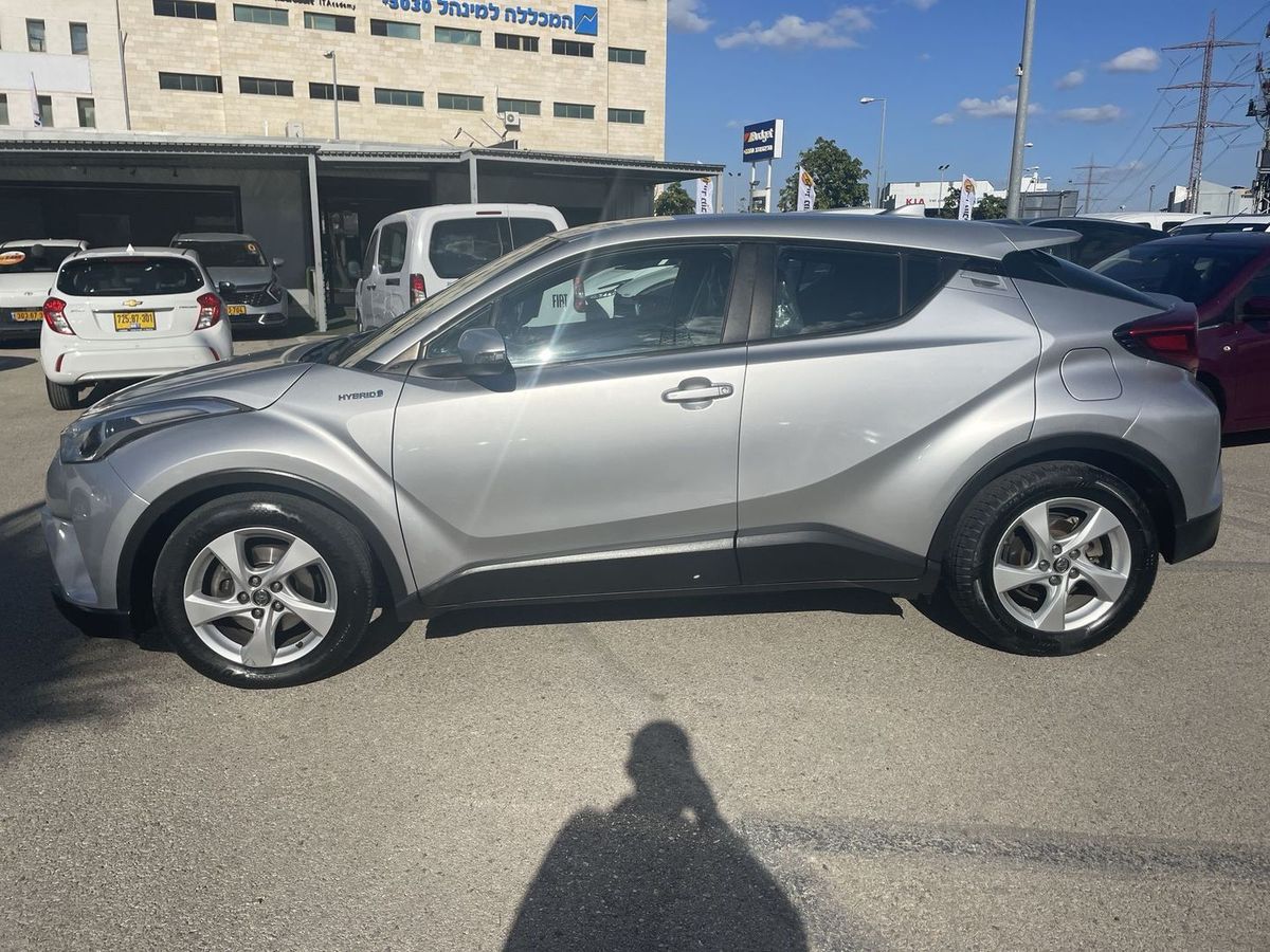 Toyota C-HR 2nd hand, 2017, private hand