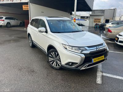 Mitsubishi Outlander 2nd hand, 2021, private hand