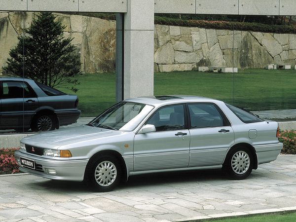 מיצובישי  אטרנה 1988. מרכב, צורה. האצ'בק 5 דלתות, 6 דור