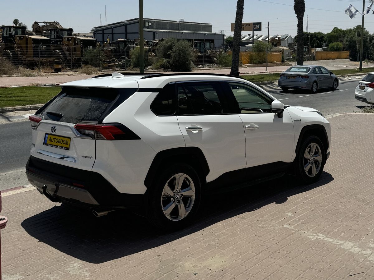 Toyota RAV4 2nd hand, 2022, private hand