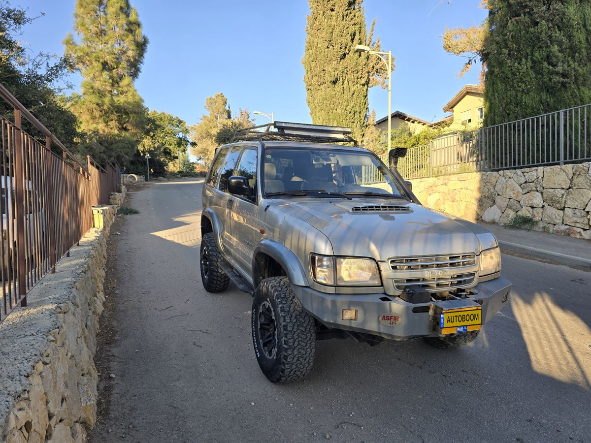 Isuzu Trooper 2nd hand, 2001, private hand