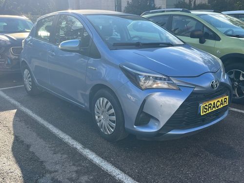 Toyota Yaris 2nd hand, 2013