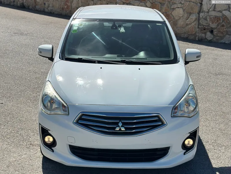 Mitsubishi Attrage 2ème main, 2015