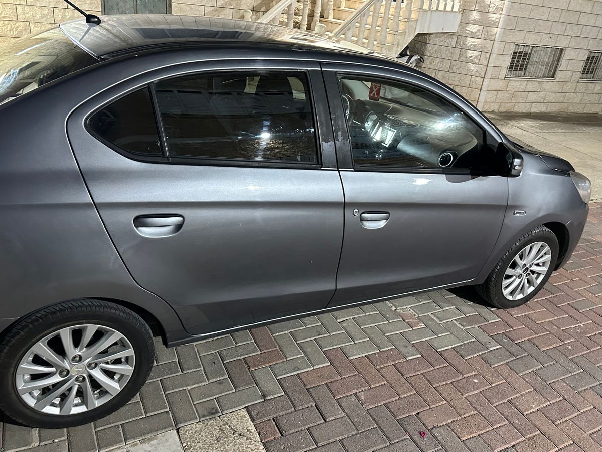 Mitsubishi Attrage с пробегом, 2015, частная рука