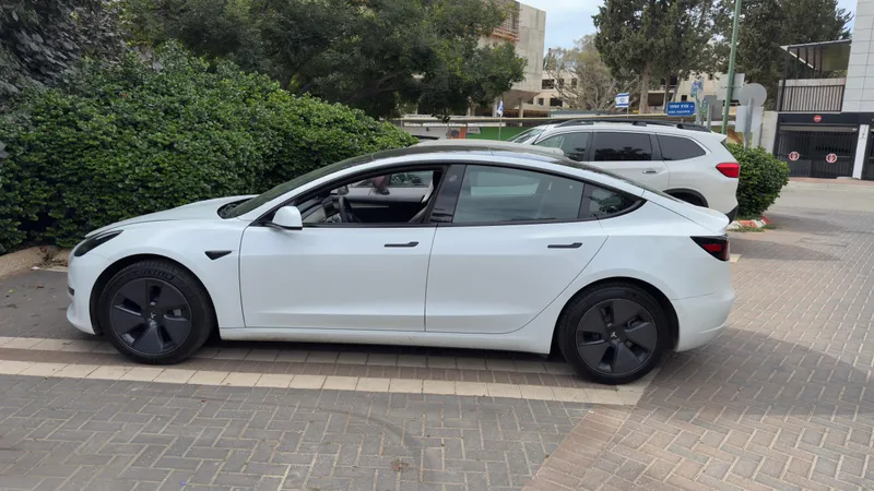טסלה מודל 3 יד 2 רכב, 2023, פרטי