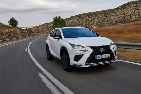 לקסוס NX 2017. מרכב, צורה. רכב שטח 5 דלתות, 1 דור, שדרוג