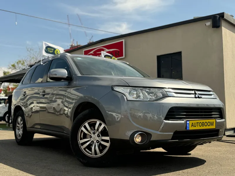 Mitsubishi Outlander 2nd hand, 2015