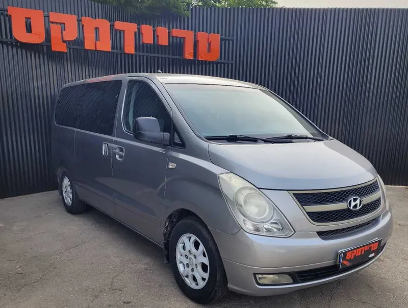 Hyundai i800 2ème main, 2011
