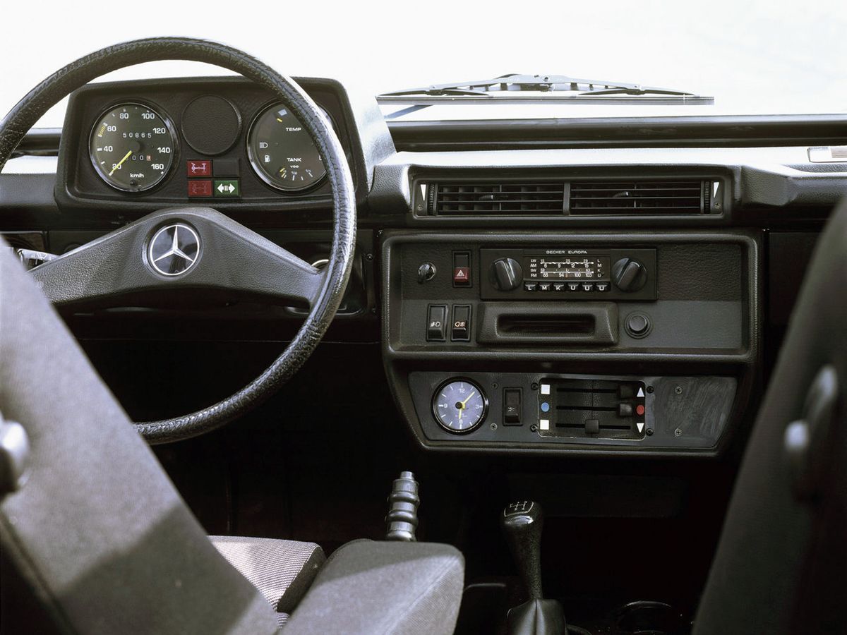 Mercedes G-Class 1979. Tableau de bord. VUS 3-portes, 1 génération