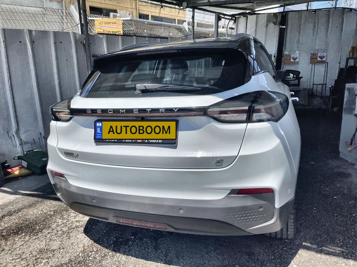 Geely Geometry C 2nd hand, 2022, private