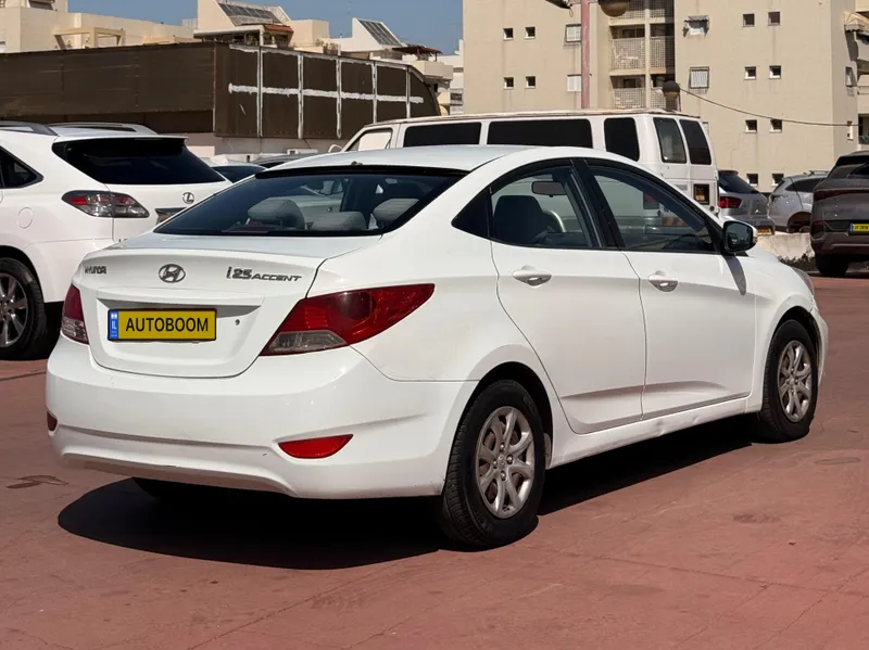 Hyundai i25 2ème main, 2012