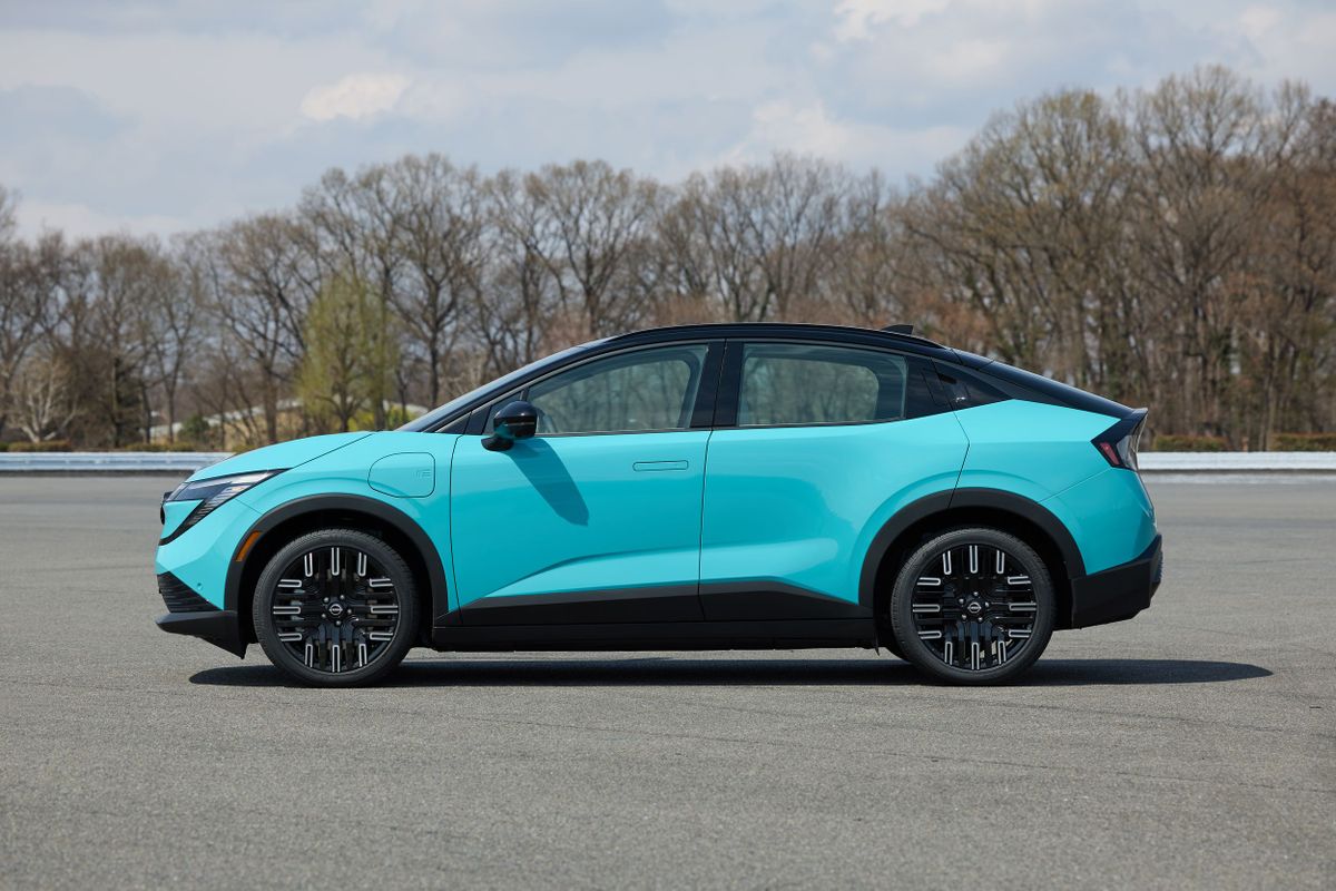 Nissan Leaf 2025. Кузов, экстерьер. Хэтчбек 5 дв., 3 поколение