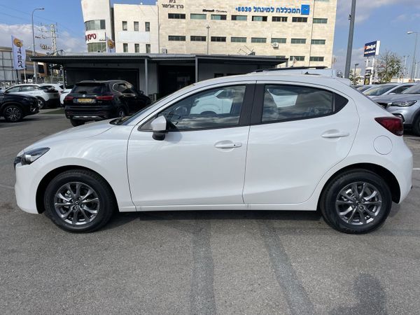 Mazda 2 nouvelle voiture, 2024