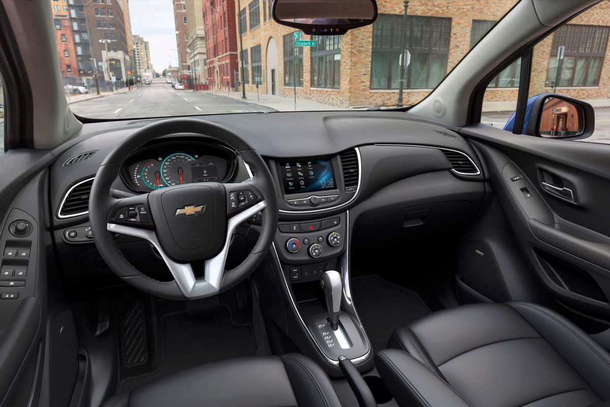 Chevrolet Trax 2017. Siéges avants. VUS 5-portes, 3 génération, restyling