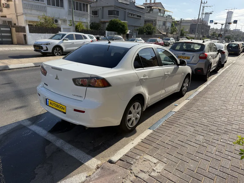 מיצובישי לנסר יד 2 רכב, 2012, פרטי