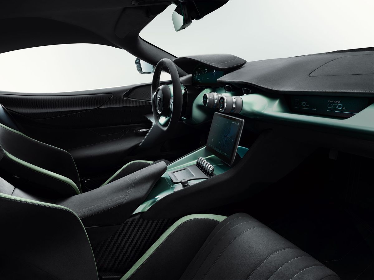 Rimac Nevera. Передние сидения.