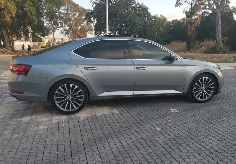 Škoda Superb 2ème main, 2017, main privée