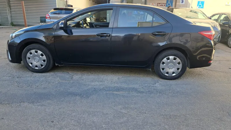 Toyota Corolla 2nd hand, 2014