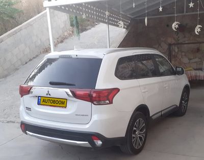 מיצובישי אאוטלנדר יד 2 רכב, 2018, פרטי