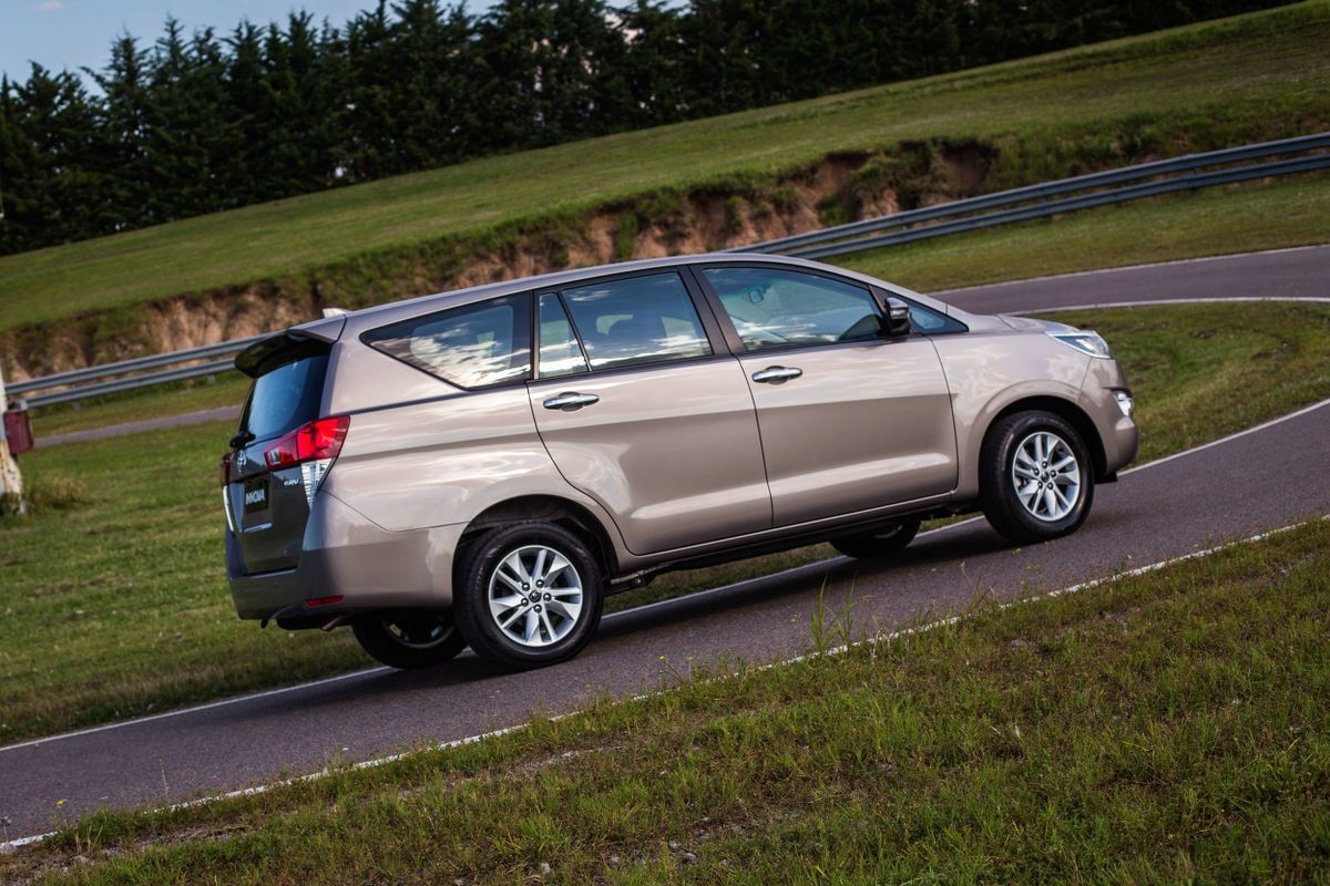 Toyota Innova 2015. Bodywork, Exterior. Compact Van, 2 generation