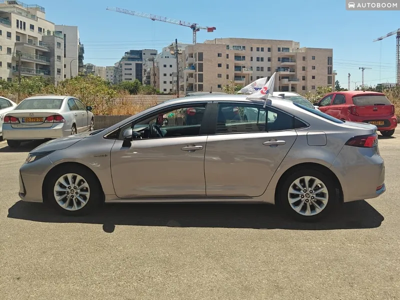 Toyota Corolla с пробегом, 2022