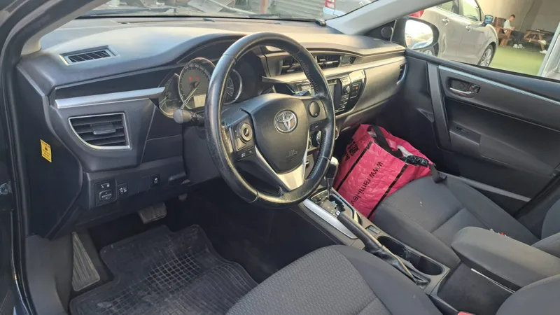 Toyota Corolla 2nd hand, 2014