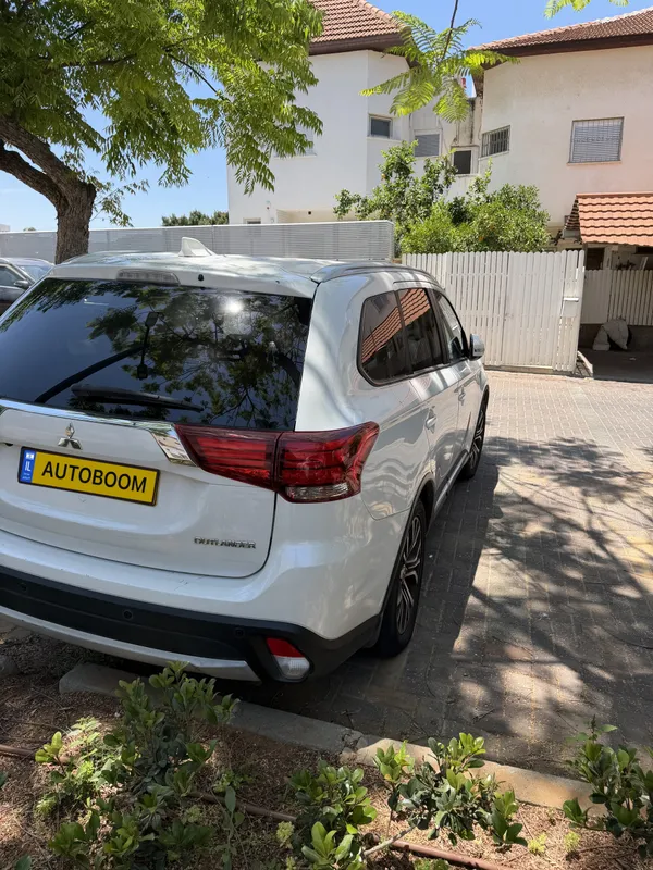 מיצובישי אאוטלנדר יד 2 רכב, 2018, פרטי