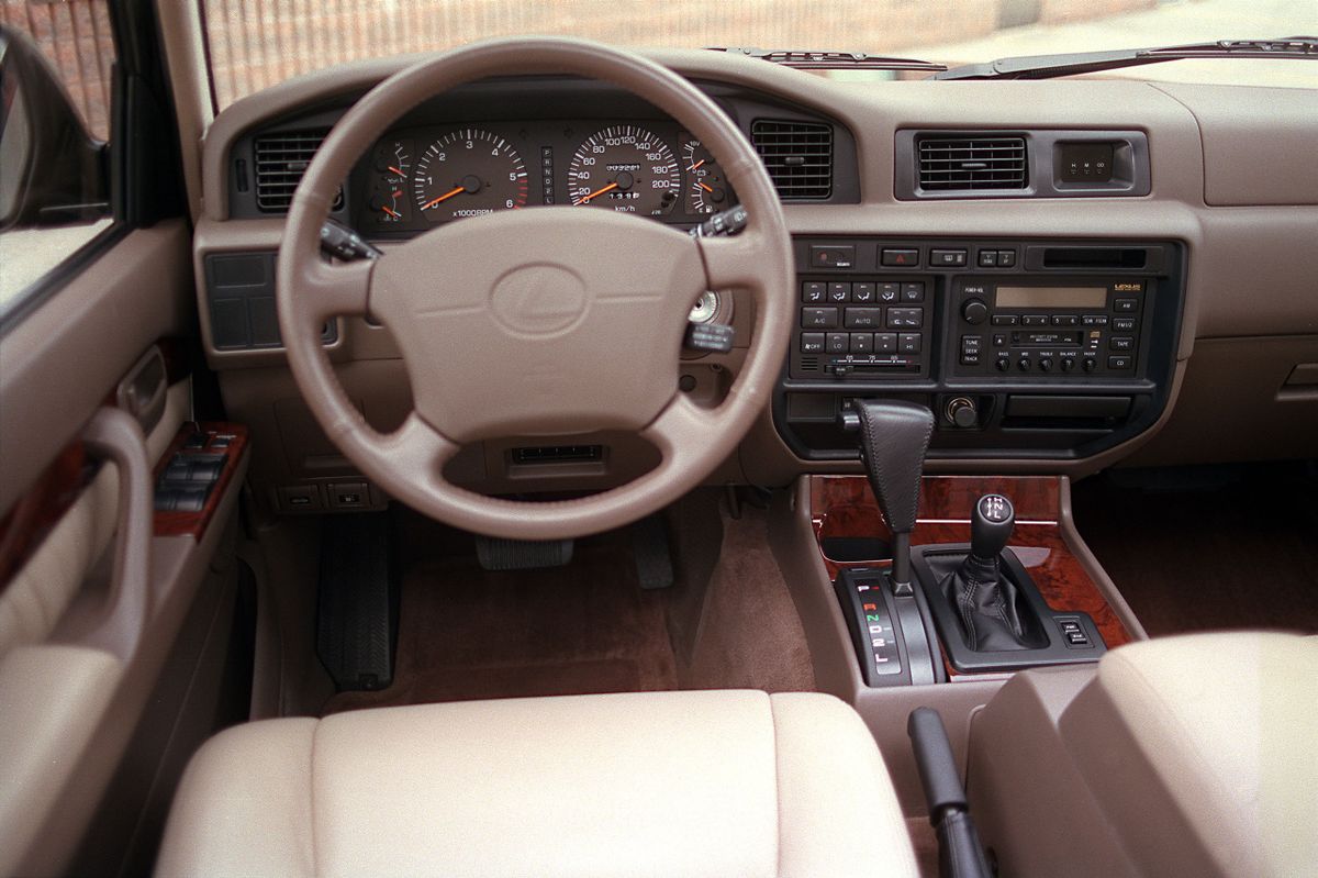 Lexus LX 1995. Dashboard. SUV 5-doors, 1 generation