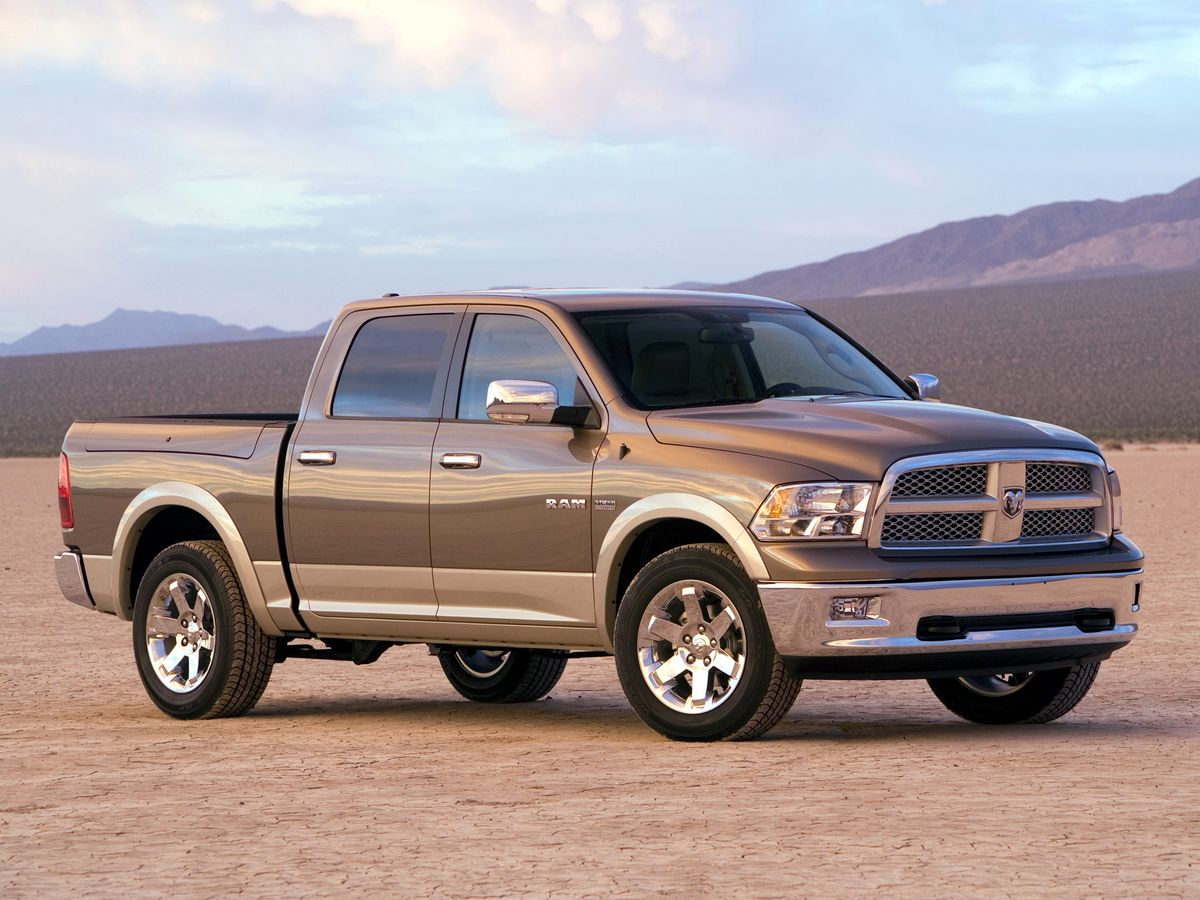 RAM 1500 Classic 2011. Carrosserie, extérieur. 2 pick-up, 4 génération