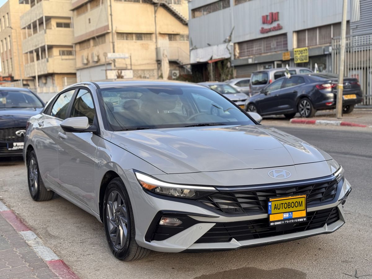 Hyundai Elantra 2nd hand, 2025