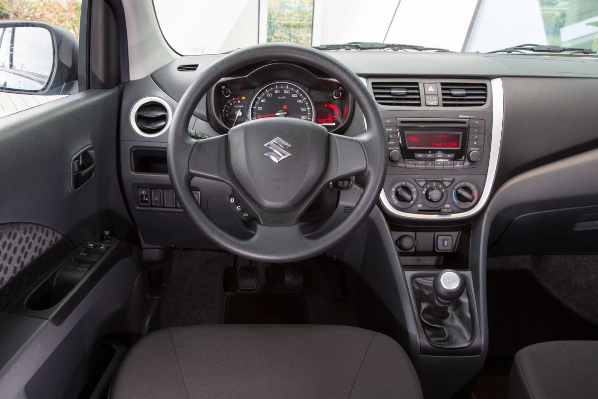 Suzuki Celerio 2014. Tableau de bord. Mini 5-portes, 1 génération