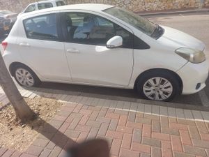 Toyota Yaris, 2012, фото