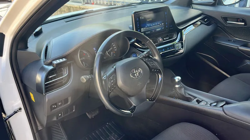 Toyota C-HR с пробегом, 2019