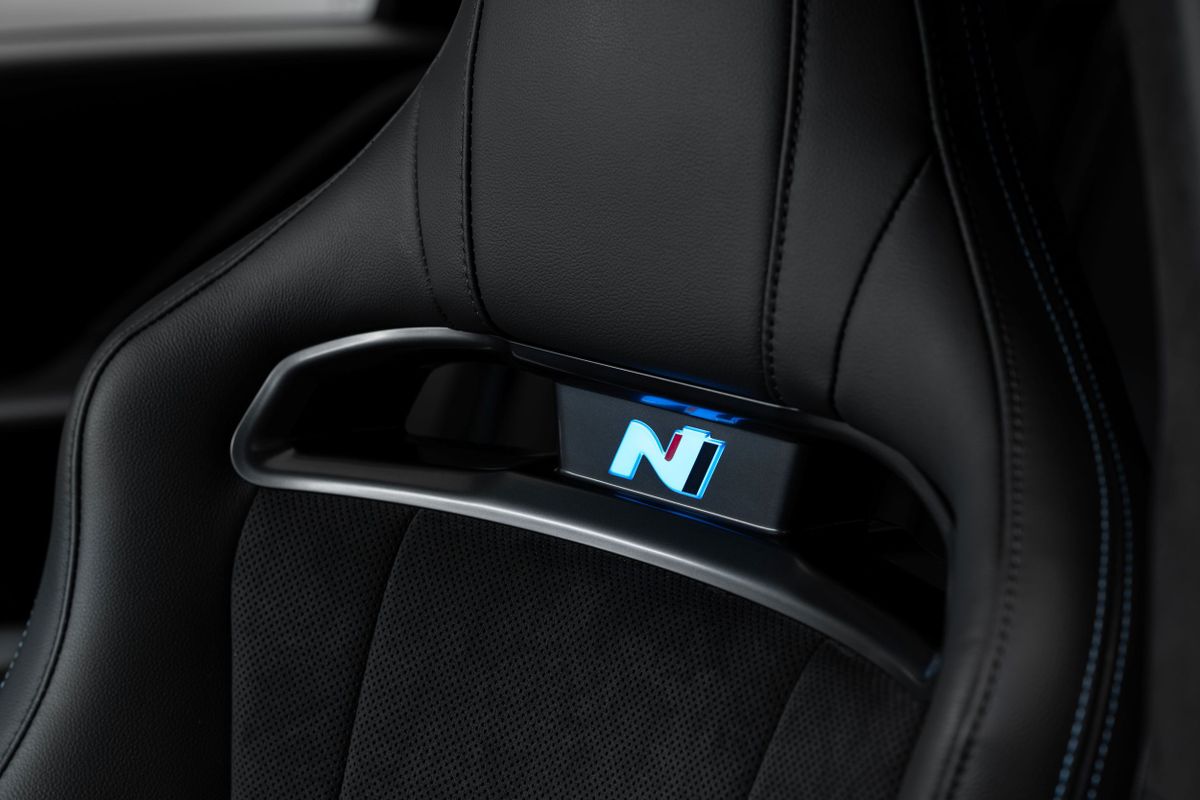 Hyundai IONIQ 6 N 2025. Передние сидения. Седан, 1 поколение