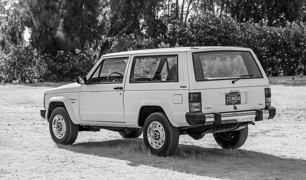 ג'יפ צ'ירוקי ‏1983. מרכב, צורה. רכב שטח 3 דלתות, 2 דור