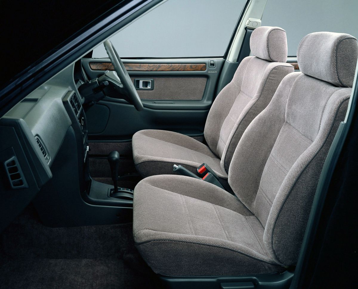 Хонда Консерто 1988. Передние сидения. Хэтчбек 5 дв., 1 поколение