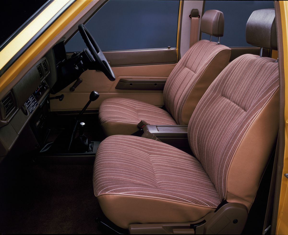 Toyota Hilux 1978. Siéges avants. 2 pick-up, 3 génération