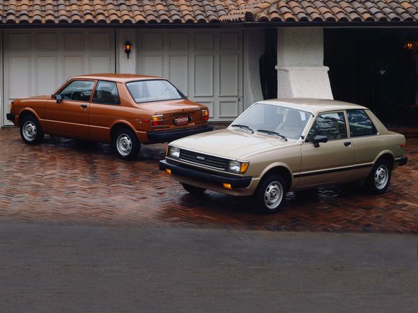 טויוטה קורסה 1978. מרכב, צורה. סדאן 2 דלתות, 1 דור