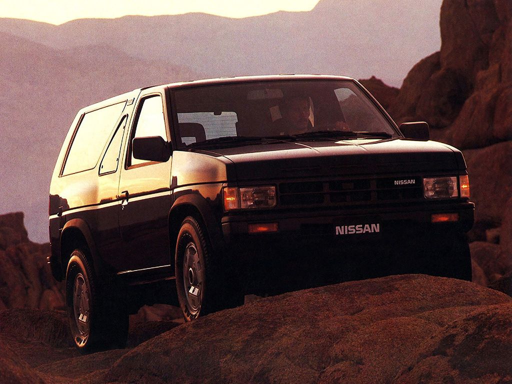 ניסאן פאת'פיינר ‏1985. מרכב, צורה. רכב שטח 3 דלתות, 1 דור