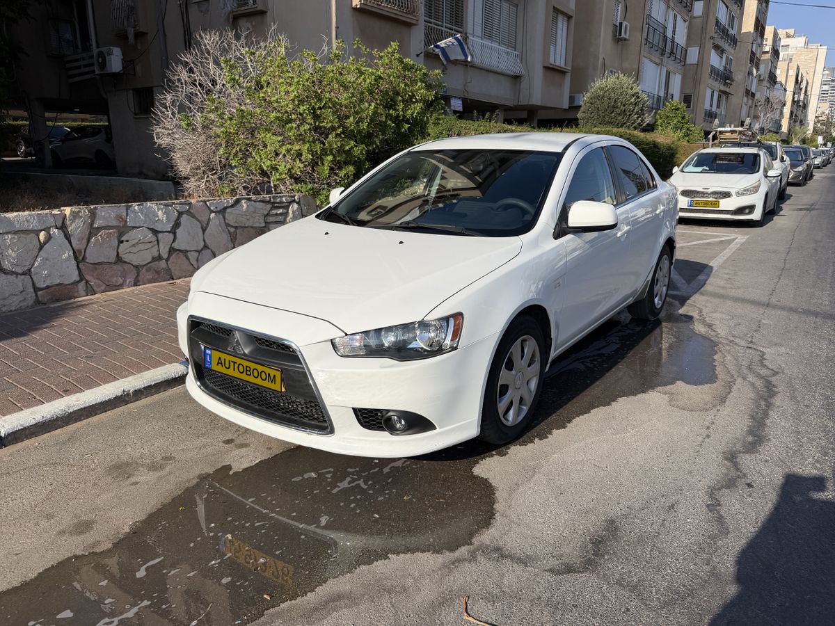 מיצובישי לנסר יד 2 רכב, 2012, פרטי