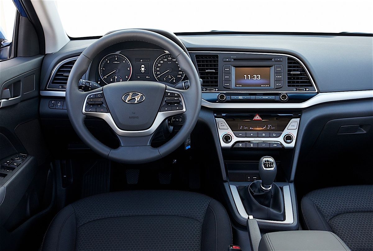 Hyundai Elantra 2015. Siéges avants. Berline, 6 génération