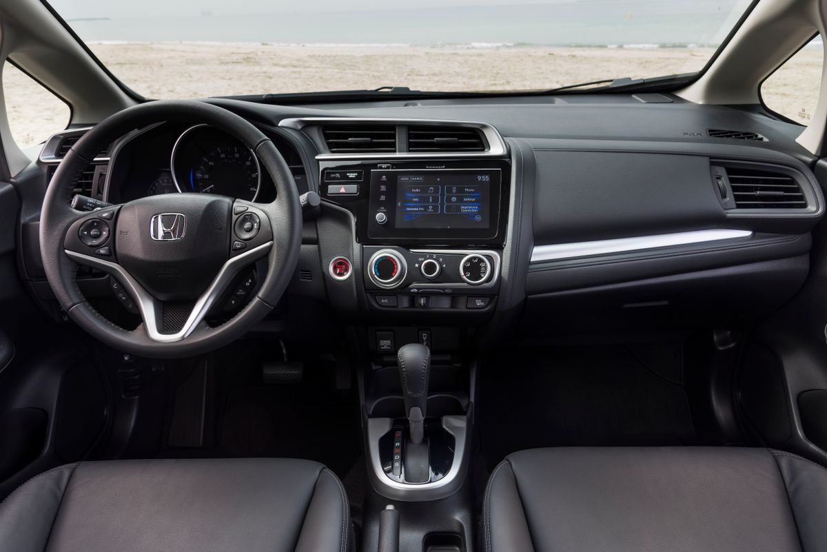 Honda Jazz 2017. Front seats. Mini 5-doors, 3 generation, restyling