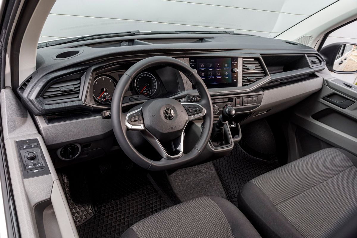 Volkswagen Transporter 2019. Siéges avants. Fourgonnette, 6 génération, restyling