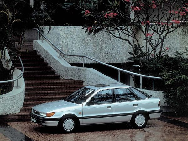 Mitsubishi Lancer 1988. Carrosserie, extérieur. Hatchback 5-portes, 5 génération