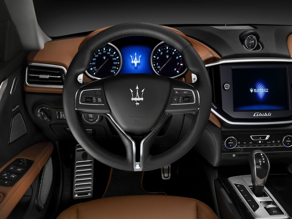 Maserati Ghibli 2013. Tableau de bord. Berline, 3 génération