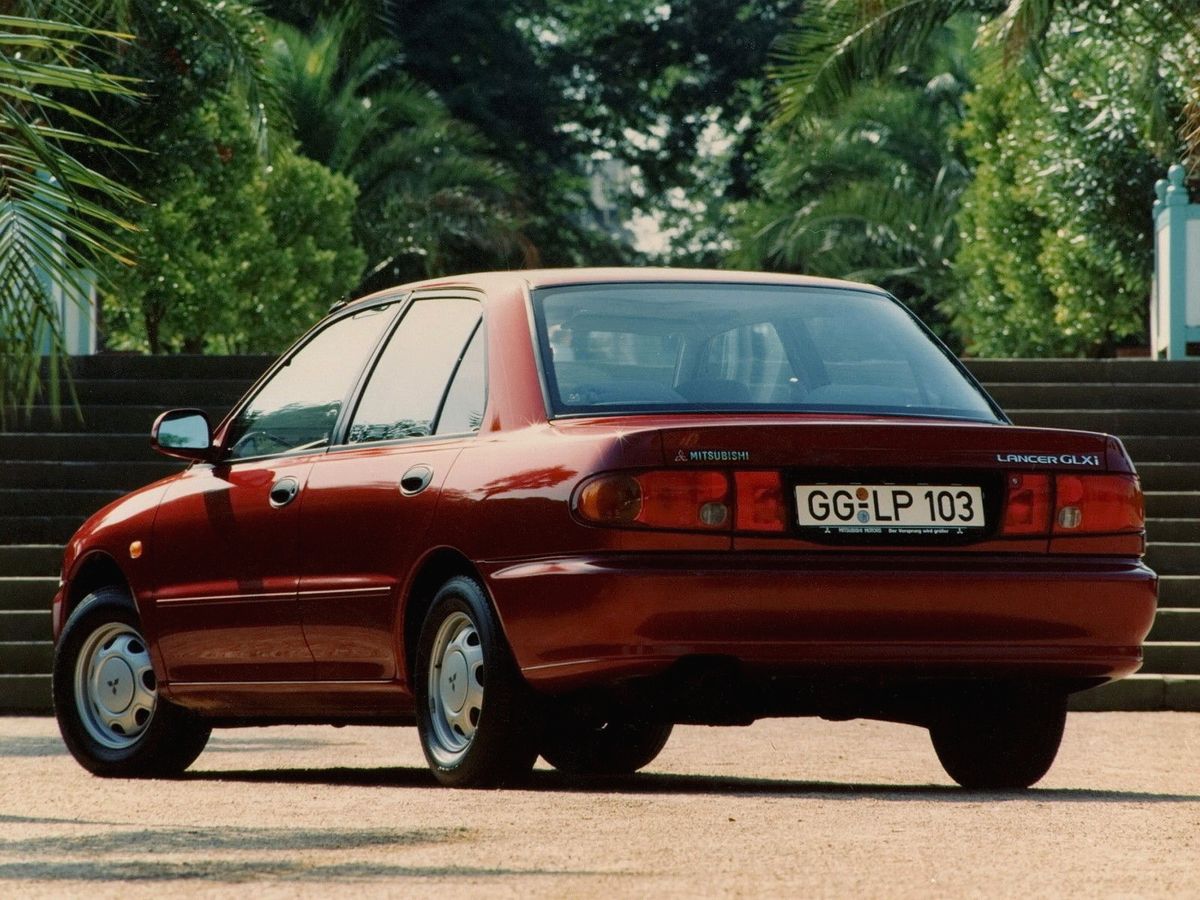 Mitsubishi Lancer 1991. Carrosserie, extérieur. Berline, 7 génération